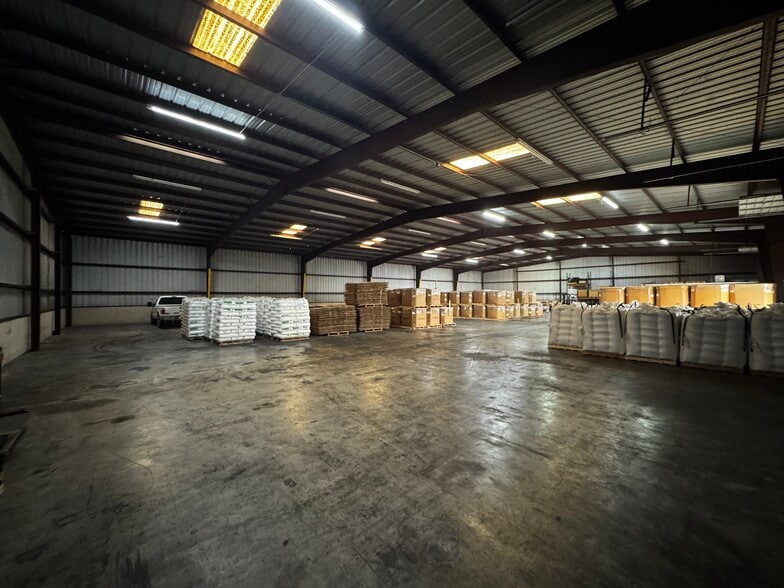 More Photos Of 14403 Import Rd, Laredo Warehouse For Lease