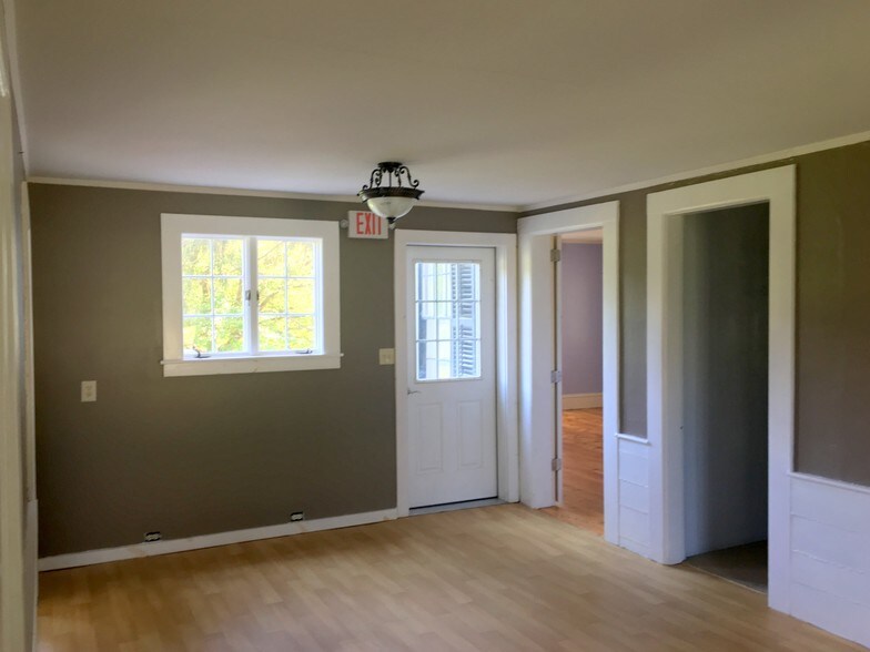 More Photos Of 1572 Saybrook Rd, Haddam General Retail For Sale