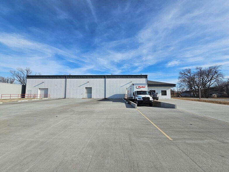 More Photos Of 2121 S 7th St, Council Bluffs Light Distribution For Sale