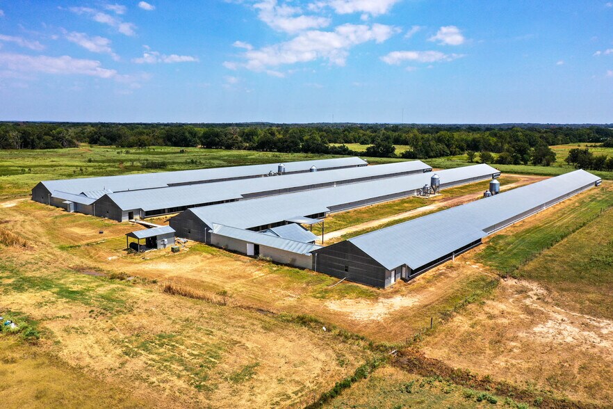 More Photos Of 3585 AN County Road 2701, Tennessee Colony Specialty For Sale