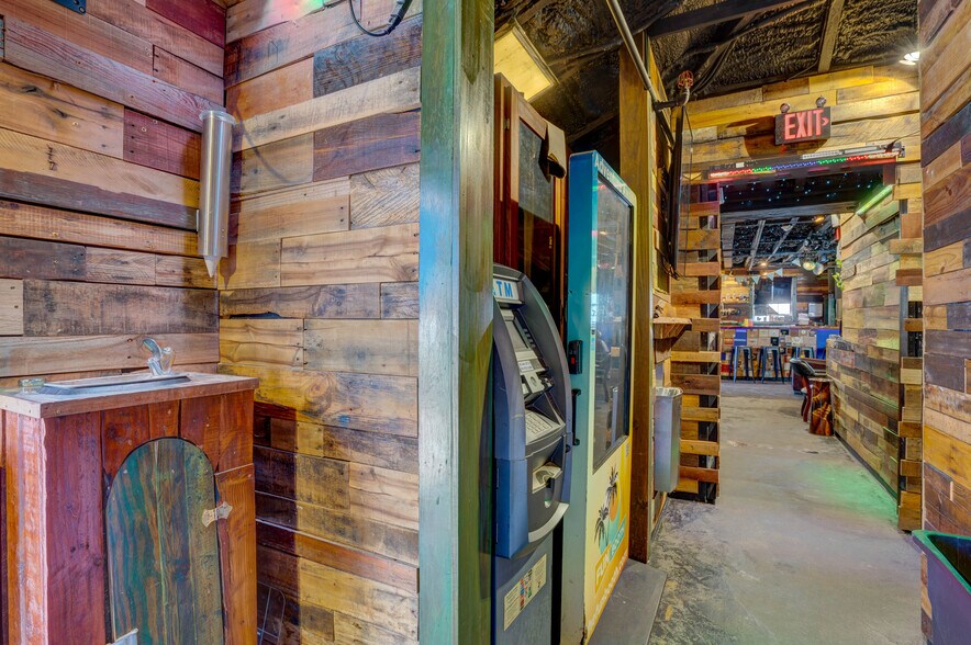 More Photos Of 135 Duval St, Key West Bar For Lease
