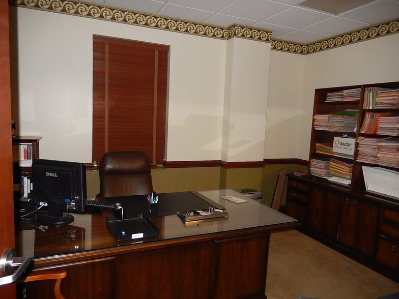 More Photos Of 2335 Chesterfield Ave, Charleston Medical For Sale