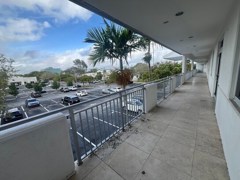 More Photos Of 260 SW Natura Ave, Deerfield Beach Office For Sale