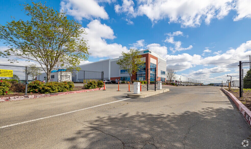 More Photos Of 4647 Logistics Dr, Stockton Distribution For Lease