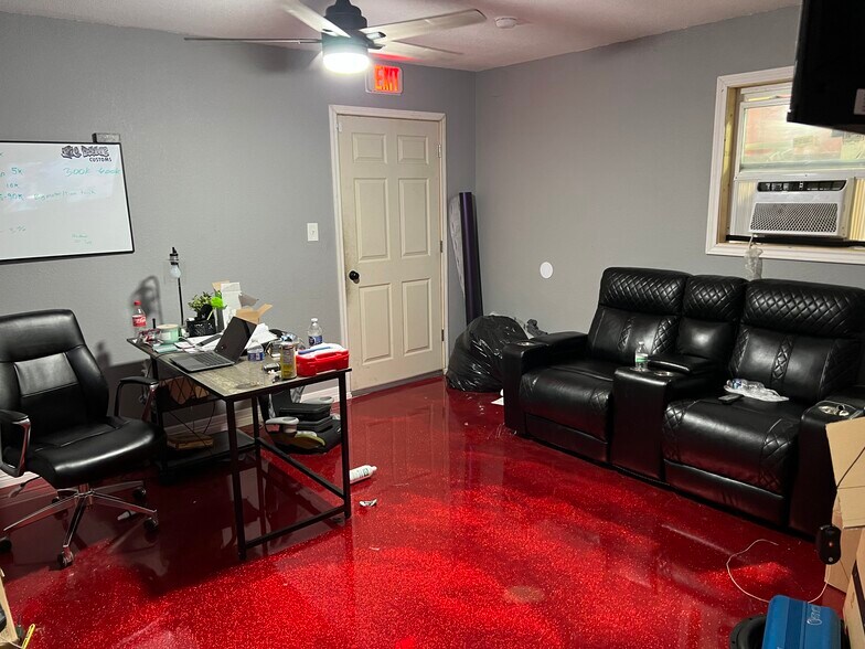 More Photos Of 5101 Canal St, Houston Flex For Lease