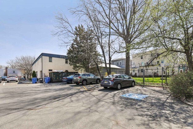 More Photos Of 17-19 W Delaware Ave, Pennington Apartments For Sale