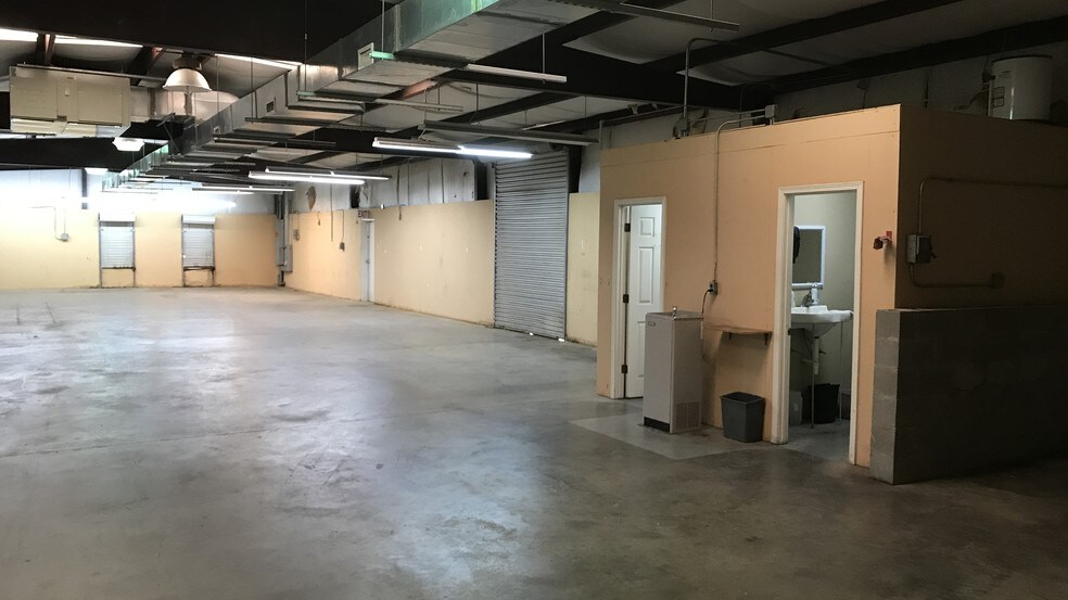 More Photos Of 108 Bama Ln, Clanton Warehouse For Sale