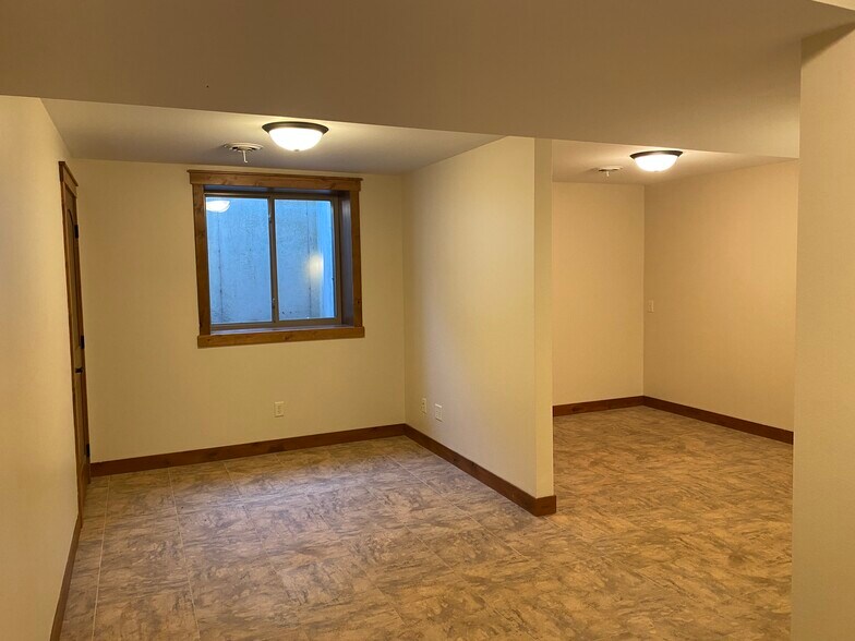 More Photos Of 803 Fairfax St, Altoona Office For Lease