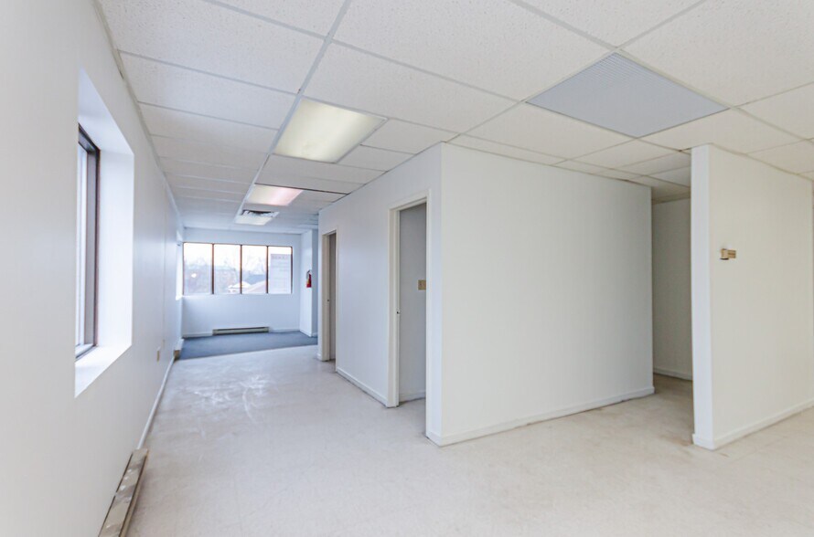 More Photos Of 151 Brock St N, Whitby Warehouse For Lease