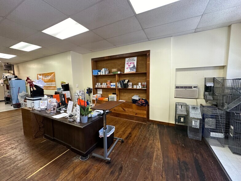 More Photos Of 9 N Main St, Bangor Light Distribution For Sale