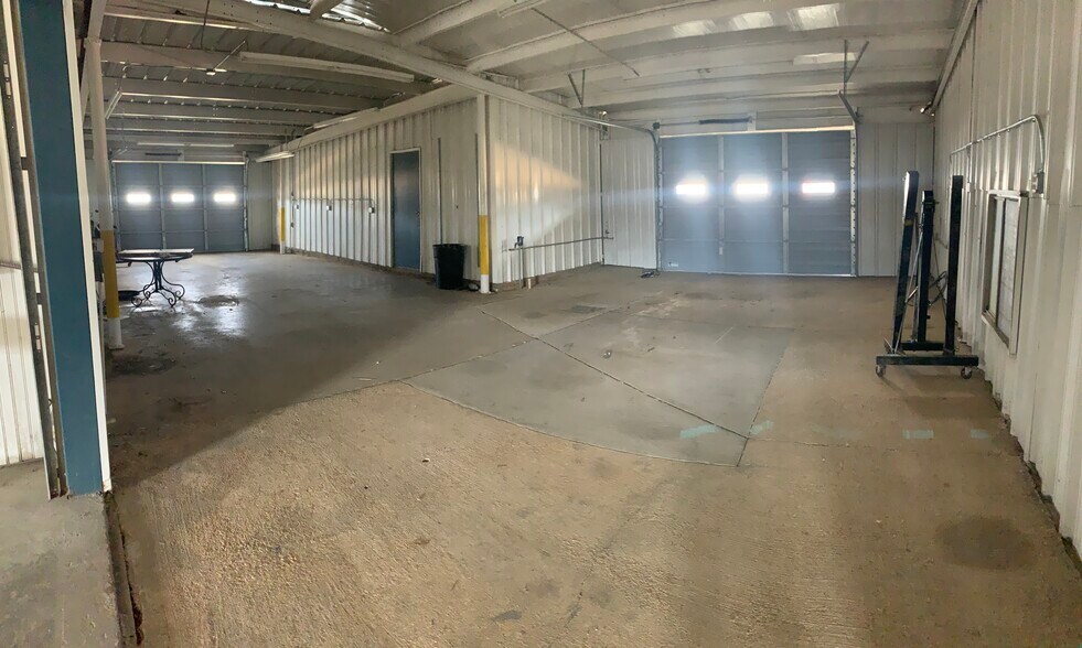 More Photos Of 123 E Plymouth Rd, Columbus Industrial For Lease