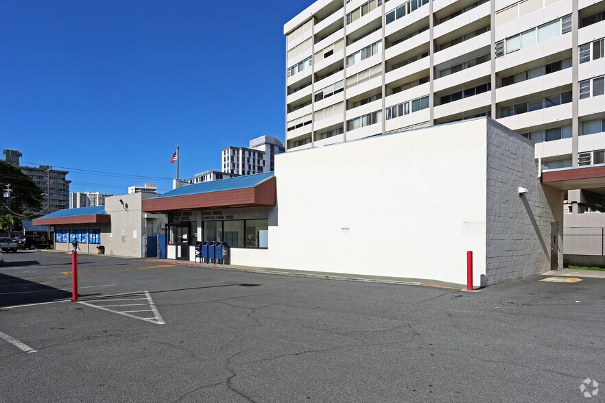 More Photos Of 2700 S King St, Honolulu Unknown For Lease