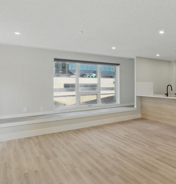 More Photos Of 10015 103 Av NW, Edmonton Apartments For Sale