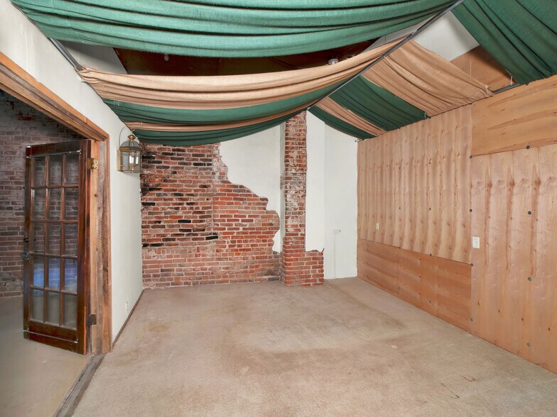 More Photos Of 350 W Front St, Byers Freestanding For Sale