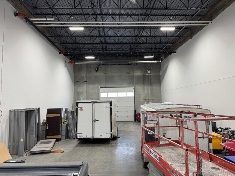 More Photos Of 10645 74th St SE, Calgary Flex For Lease