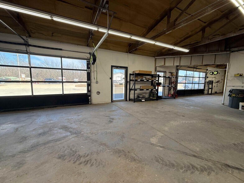 More Photos Of 209 Franklin St, Center Point Service Station For Sale