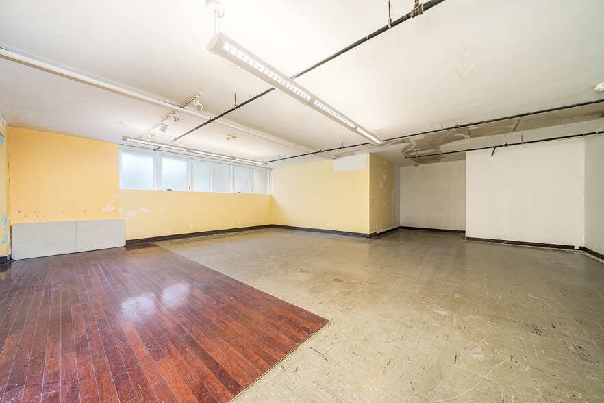 More Photos Of 2000 West St, Union City Office Residential For Lease