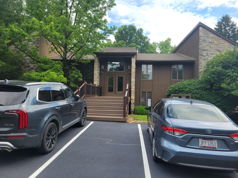 Primary Photo Of 5015 Pine Creek Dr, Westerville Office For Lease