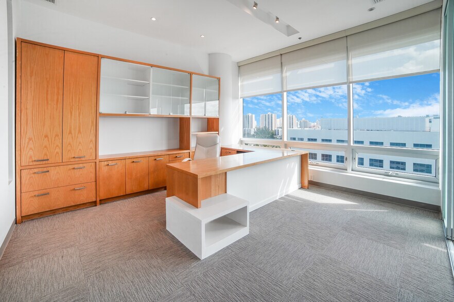 More Photos Of 20900 NE 30th Ave, Aventura Office Residential For Lease