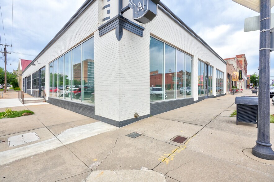 More Photos Of 801 N Broadway Ave, Oklahoma City Storefront Retail Office For Lease