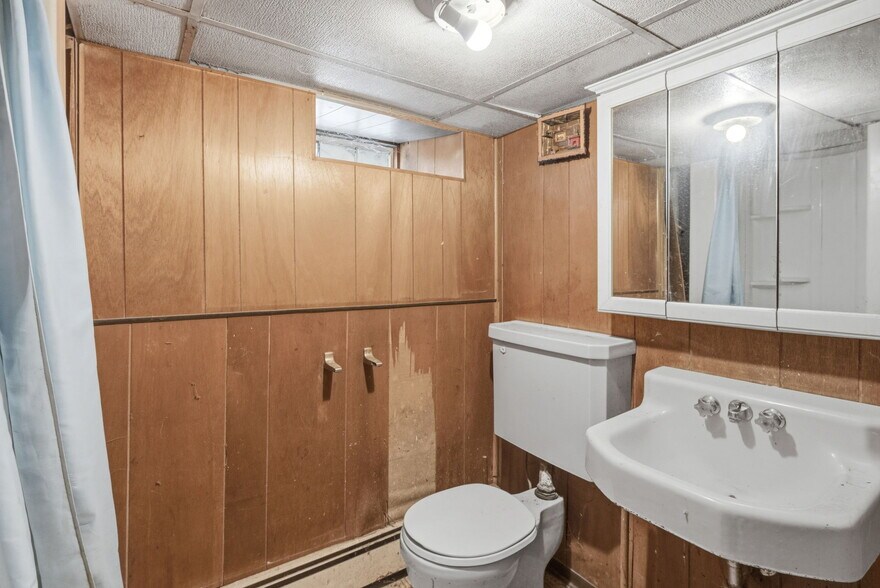 More Photos Of 400 Thames St, Bristol Multifamily For Sale