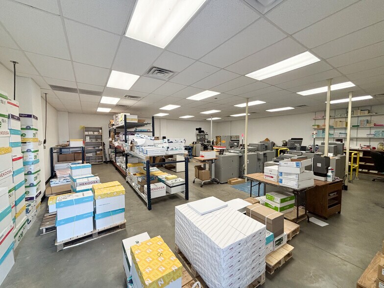 More Photos Of 4331 W CALHOUN St, Springfield Industrial For Lease