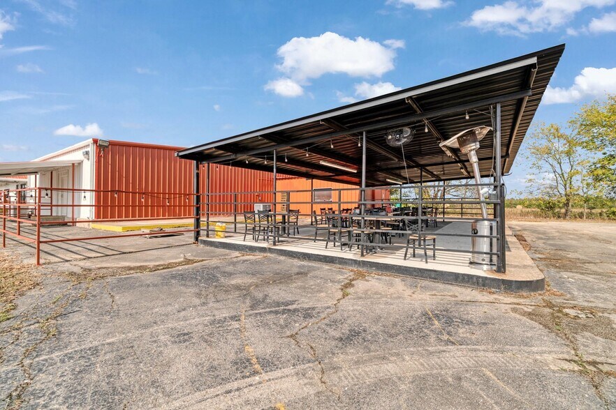 More Photos Of 3610 N Main St, Paris Restaurant For Sale