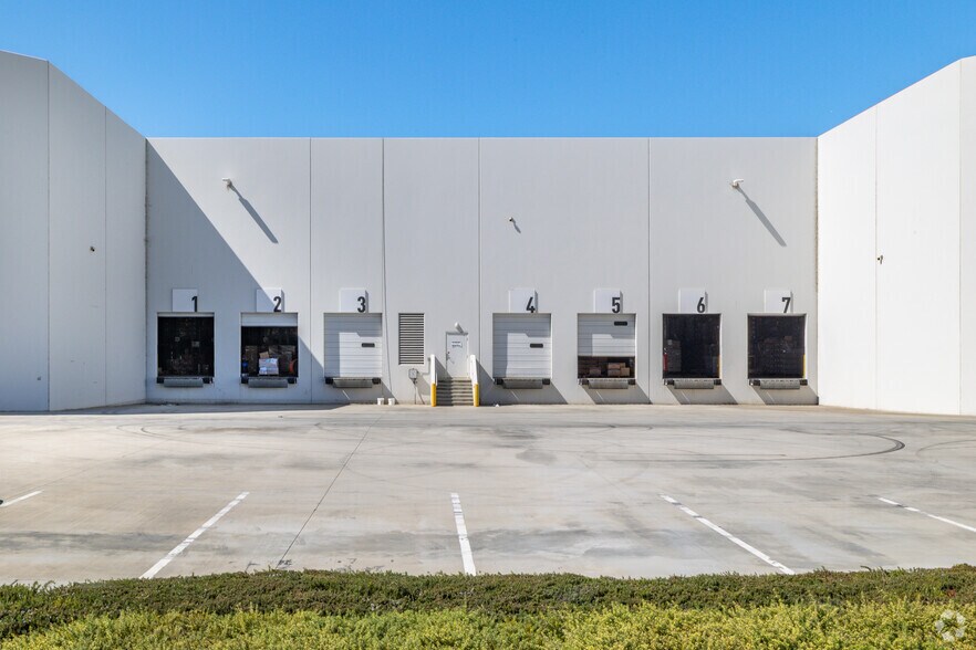More Photos Of 14129 The Merge St, Eastvale Industrial For Lease