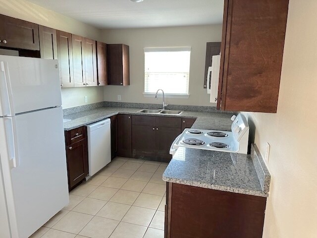 More Photos Of 111-127 S Bend Ct, Willis Apartments For Sale