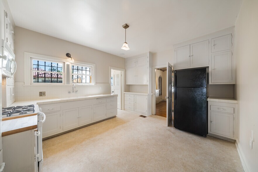 More Photos Of 702-704 E Chapman Ave, Orange Office For Lease