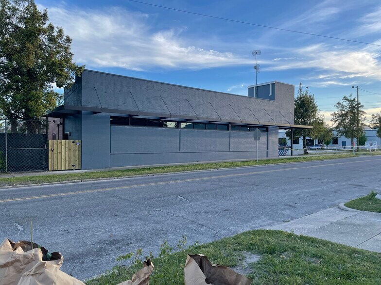Primary Photo Of 1108 Princess St, Wilmington General Retail For Sale
