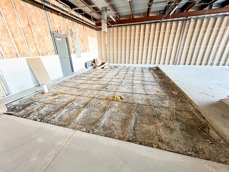 More Photos Of 900 E Florida Ave, Midland Storefront For Lease