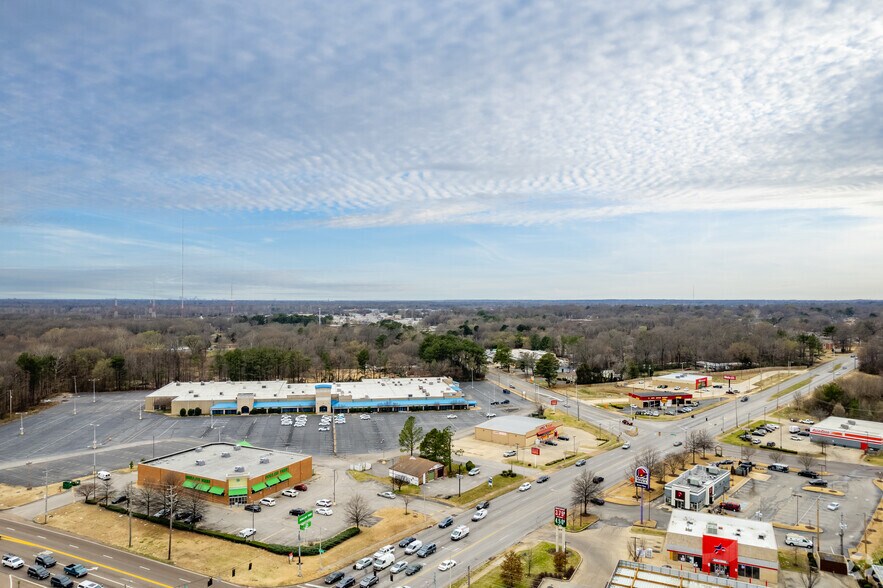 More Photos Of 1699-1735 Sycamore View Rd, Memphis Office For Sale