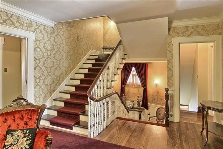 More Photos Of 230 Wellington St, Traverse City Hospitality For Sale