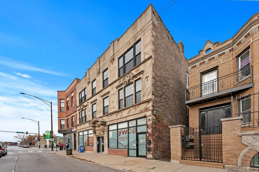 More Photos Of 2754 W Fullerton Ave, Chicago Freestanding For Lease
