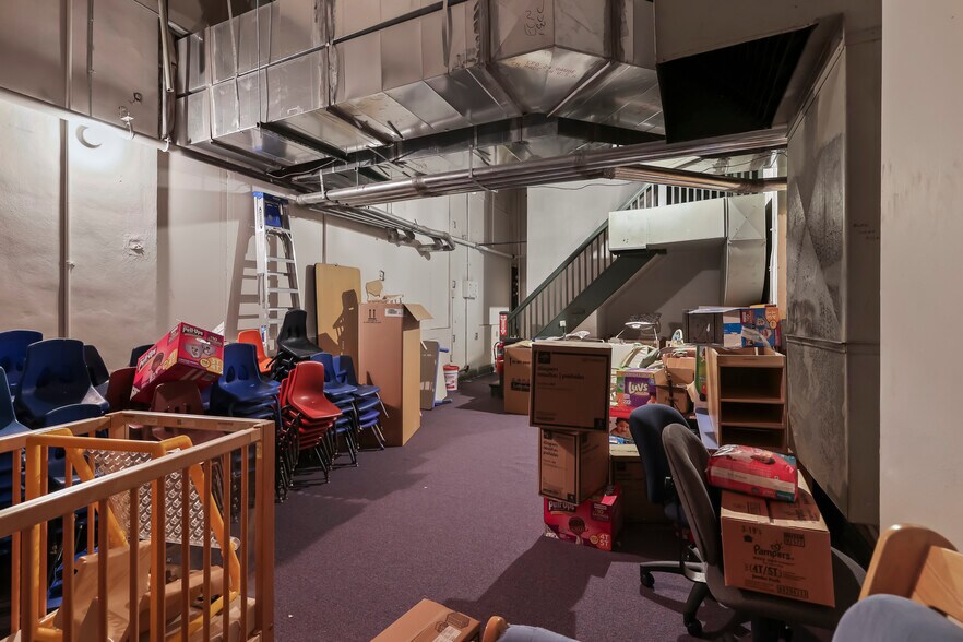 More Photos Of 1631 Main St, Niagara Falls Industrial For Sale