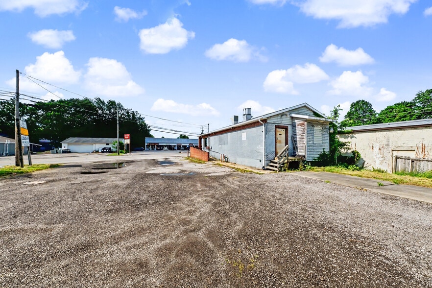 More Photos Of 889 Ashland Rd, Mansfield Freestanding For Sale
