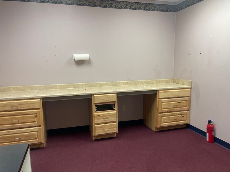 More Photos Of 2520 W 41st St, Sioux Falls Office For Lease