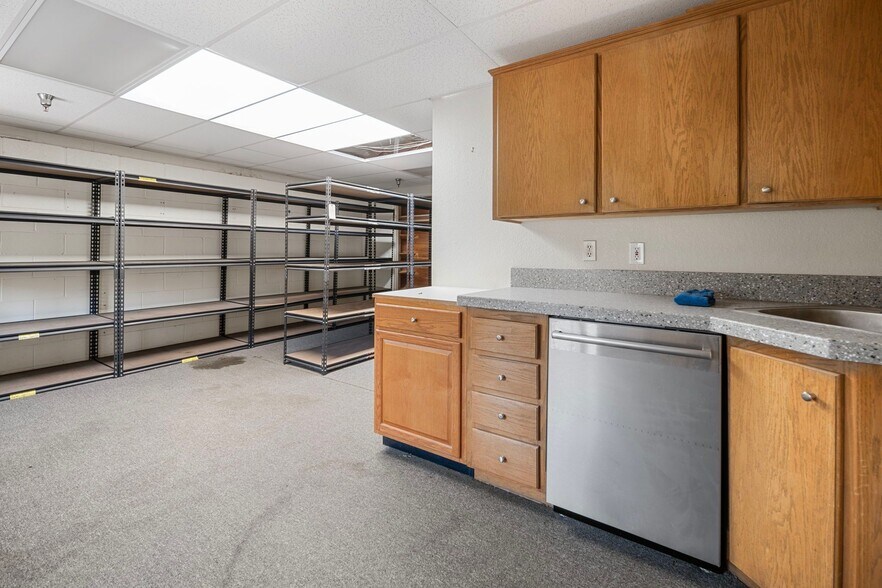 More Photos Of 501 Industrial Way, Fallbrook Manufacturing For Lease