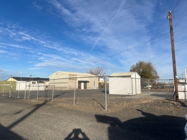 Primary Photo Of 30917 Follett Ln, Hermiston Light Manufacturing For Lease