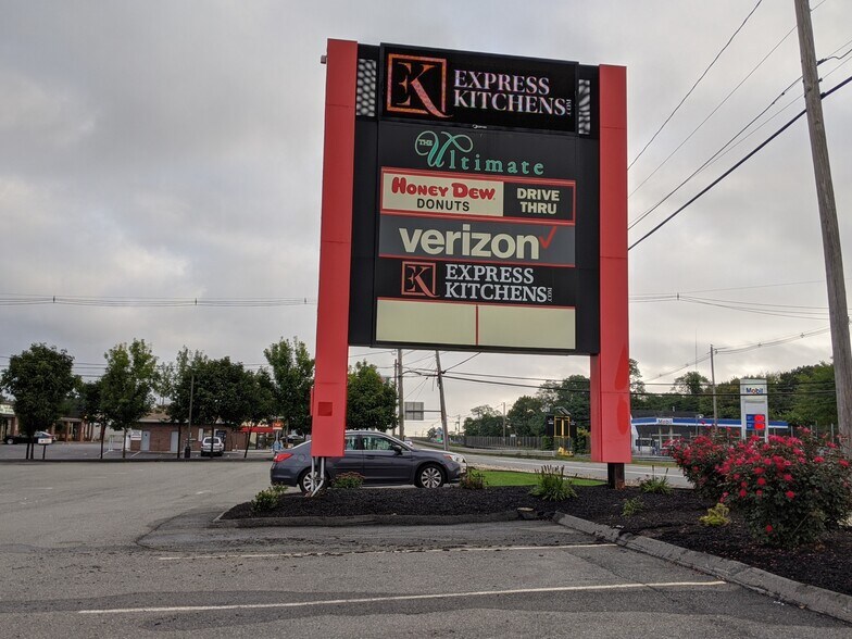 More Photos Of 130 Newbury St, Peabody Storefront For Lease