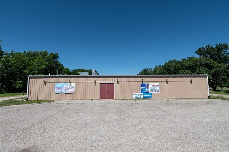 More Photos Of 233 Hwy 75, Sycamore Restaurant For Sale