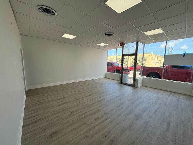 More Photos Of 100 Hialeah Dr, Hialeah Storefront For Lease