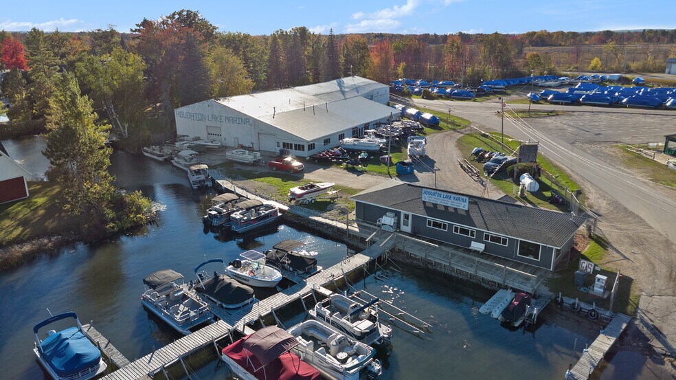 Primary Photo Of 13710 W Shore Dr, Houghton Lake Marina For Sale