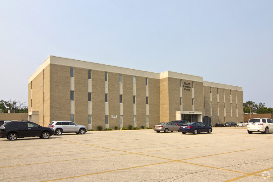 More Photos Of 2111 Plum St, Aurora Office For Lease