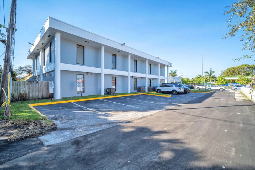 More Photos Of 1818 Sheridan St, Hollywood Medical For Lease