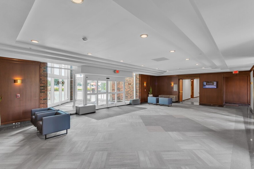 More Photos Of 908 N Elm St, Hinsdale Medical For Lease