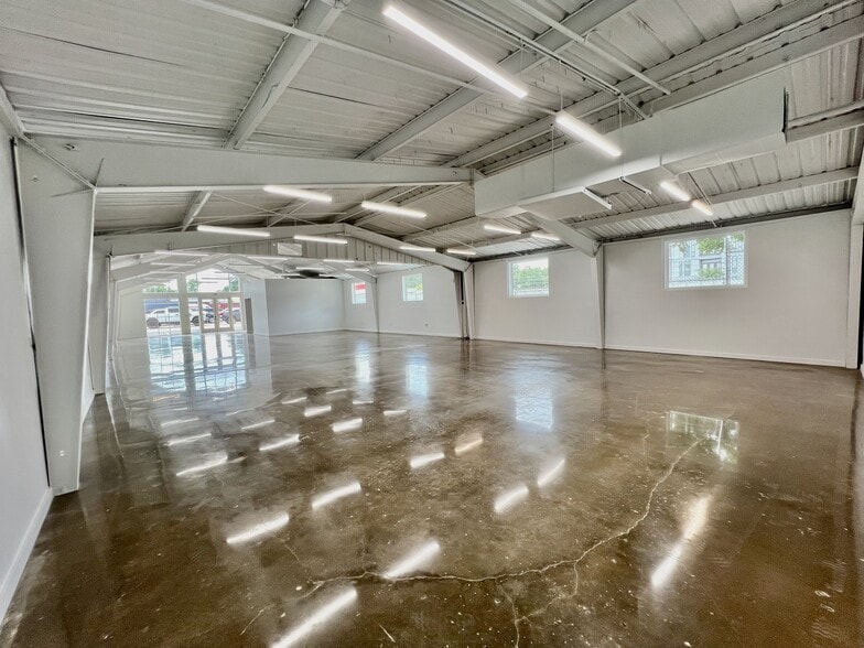 More Photos Of 2330 Langford St, Dallas Storefront For Sale