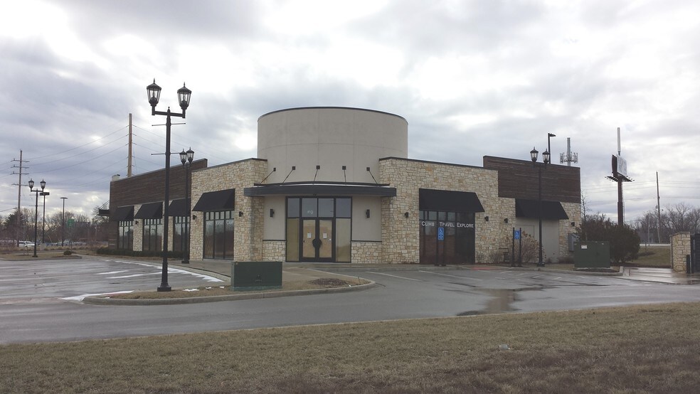 More Photos Of 10-22 Meadows Cir, Lake Saint Louis Unknown For Lease