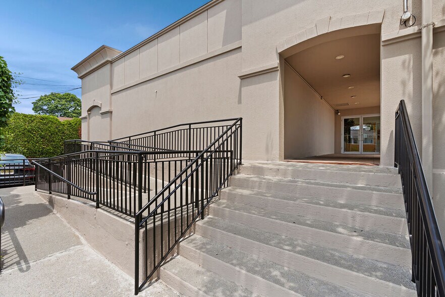 More Photos Of 2777 Hylan Blvd, Staten Island Office For Sale